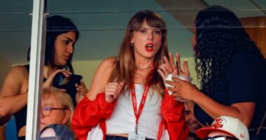 'Mona Swifta': Artists in Baltimore Paint Mural of Taylor Swift Wearing a Ravens Jersey