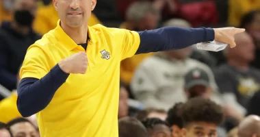 A Biography of the Coach Who Brought Marquette Back to Glory