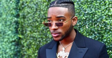 Celebrity Net Worth logo