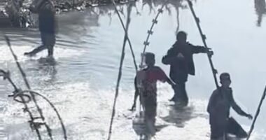 The migrant kids then threw up peace signs for the cameras and were captured by border agents