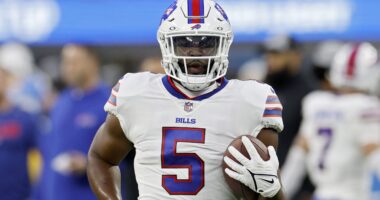Bills Elevate Leonard Fournette Amid Calls to Bench Fellow Veteran RB