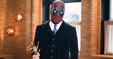 Deadpool Returns In Ryan Reynold's Award Speech.