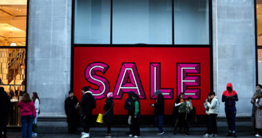 Does America’s record-high consumer credit signal a downturn? Experts are split.