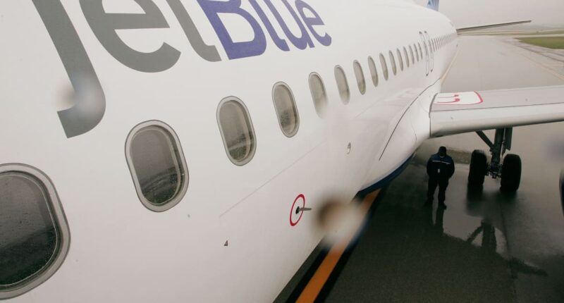 JetBlue's stock tumbles after analyst sees 40% downside