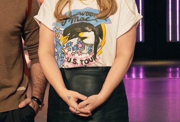 Kelly Clarkson was chic in a vintage-looking Fleetwood Mac T-shirt during her talk show on Wednesday. The 41-year-old star added a black leather skirt