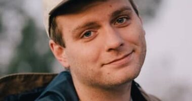 Mac DeMarco - Bio, Age, Height, Net Worth, Facts, Nationality