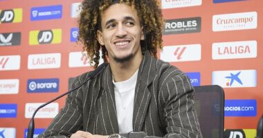 Hannibal Majbri completed a loan move that includes an option to buy from Man United