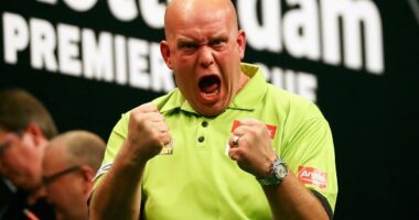 Celebrity Net Worth logo