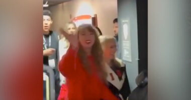 Ravens fans scream at Taylor Swift for