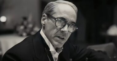 Robert Downey Jr. Thanks Oppenheimer Co-Stars After Winning Critics' Choice Award