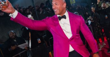 Celebrity Net Worth logo