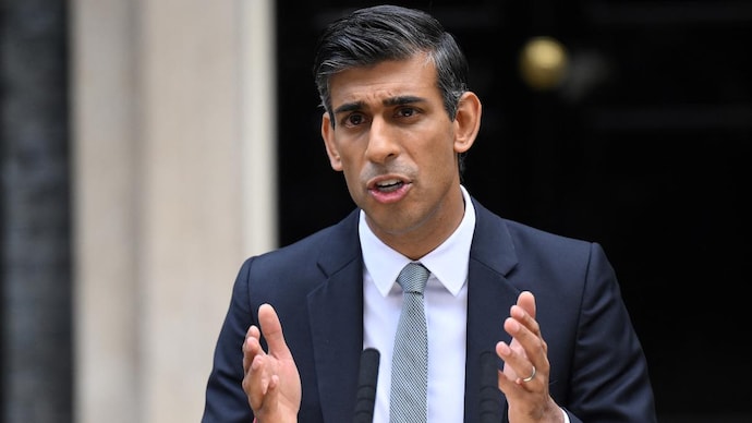 UK Prime Minister Rishi Sunak calls for emergency cabinet meeting as ministers plot airstrikes in response to attacks from Yemen