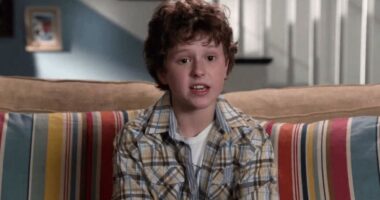 10 Thumbs Up Characters in Modern Family, Ranked