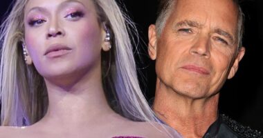 Actor John Schneider compares Beyonce to a urinating dog