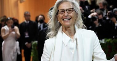 Celebrity Net Worth logo