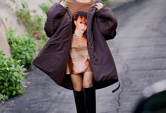 Ariana Grande, 30, paid homage to her Yes, And? remix collaborator Mariah Carey, 54, on Thursday with an oversized shirt featuring the Songbird Supreme's Butterfly album cover