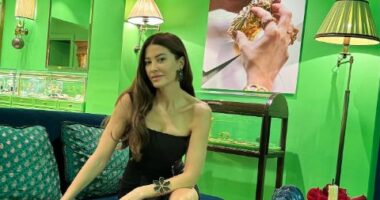 Basak Dizer's Age, Net Worth, Husband, Career, Education, Height