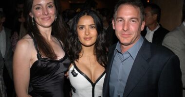 Celebrity Net Worth logo