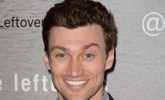 Bryce Pinkham Height, Weight, Net Worth, Age, Birthday, Wikipedia, Who, Nationality, Biography