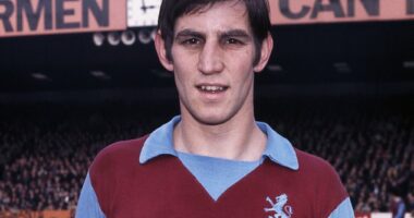 Former Northern Ireland and Aston Villa defender Chris Nicholl has passed away at the age of 77