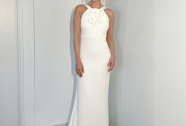 Holly Willoughby cut a very glamorous figure in a stunning ivory white gown as she hosted Dancing On Ice on Sunday evening