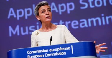 EU regulators reportedly will fine Apple more than $500 million in antitrust probe