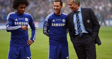 Eden Hazard (centre) and Jose Mourinho (right) won the league together at Chelsea in 2015