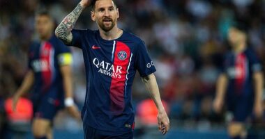 Paris Saint-Germain supporters have been told by a former player to boo Lionel Messi if he returns to France with Argentina for the summer Olympics