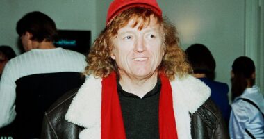 Celebrity Net Worth logo