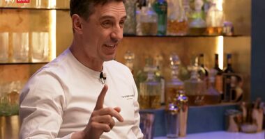 Gary Neville questions who is leading the Man United dressing room as he suggests there is a lack of 'standard bearers' for young players to look up to