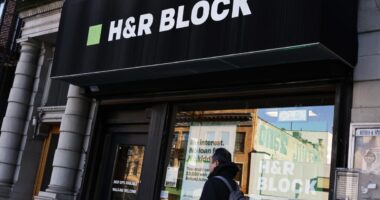 H&R Block’s online tax prep tricked customers into paying more money, FTC claims