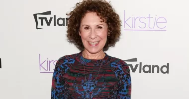 How rich is Danny DeVito's wife Rhea Perlman? Her Height, Age
