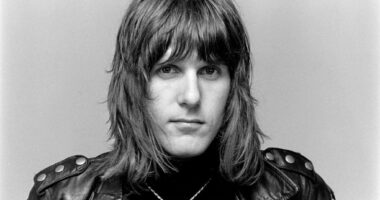 Celebrity Net Worth logo