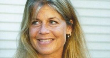 Know About Leslie Hamilton Gearren: Linda Hamilton's Twin Sister