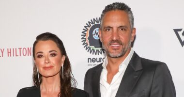 Kyle Richards Says She Still Lives With Ex Mauricio Umansky