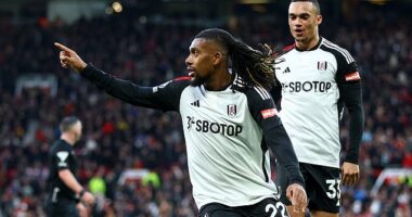 Alex Iwobi scored a 97th-minute winner to give Fulham a shock 2-1 win away at Old Trafford