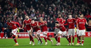 Nottingham Forest edged through the FA Cup fourth round by beating Bristol City on penalties