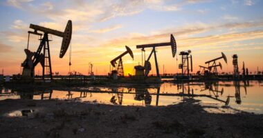 Oil prices post weekly gains amid rising Middle East tensions