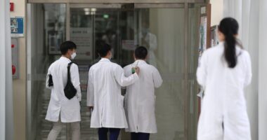 Over 9,000 South Korea trainee doctors resign & protest over govt plan to train more doctors - Mothership.SG