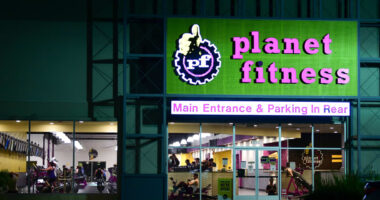 Planet Fitness’s stock reacts to earnings beat but mixed outlook