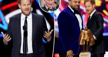 Prince Harry makes surprise appearance at NFL Honors after brief UK trip