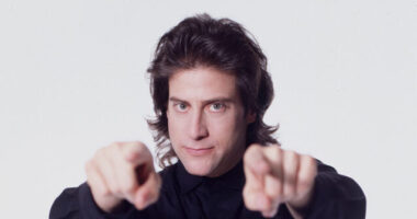 Richard Lewis, Legendary Comedian, 'Curb Your Enthusiasm' Star, Dies at 76