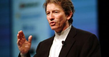 Celebrity Net Worth logo