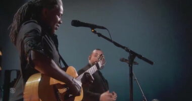 Tracy Chapman performs ‘Fast Car’ for first time in nine years at 2024 Grammys with Luke Combs
