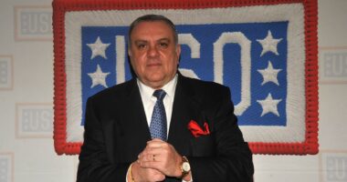 Celebrity Net Worth logo