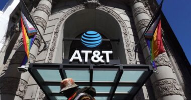 AT&T sees a big subscriber boost — and also beats on free cash flow