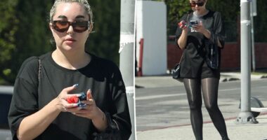 Amanda Bynes goes on her phone, smokes vape during outing in LA