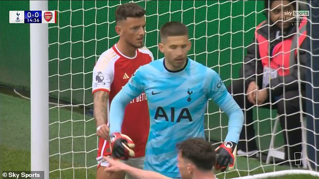 Ben White has been caught undoing the gloves of Spurs goalkeeper Guglielmo Vicario