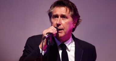 Celebrity Net Worth logo