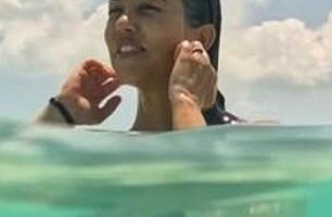 Kourtney Kardashian poked fun at the infamous moment her sister Kim Kardashian lost her $75,000 diamond in the ocean on an episode of Keeping Up With the Kardashians